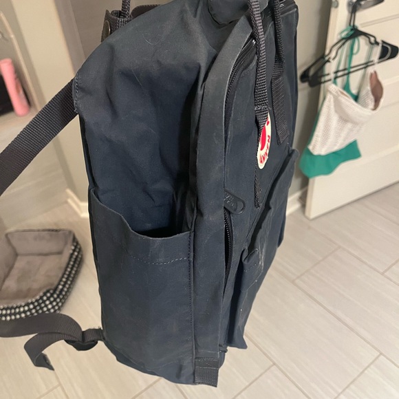 Kanken Backpack in Super Grey color - Picture 3 of 4